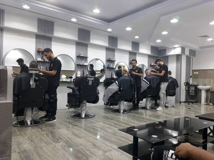 Salon for sale, five chairs, good income : Image 1