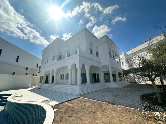 Villa for sale : Image 1