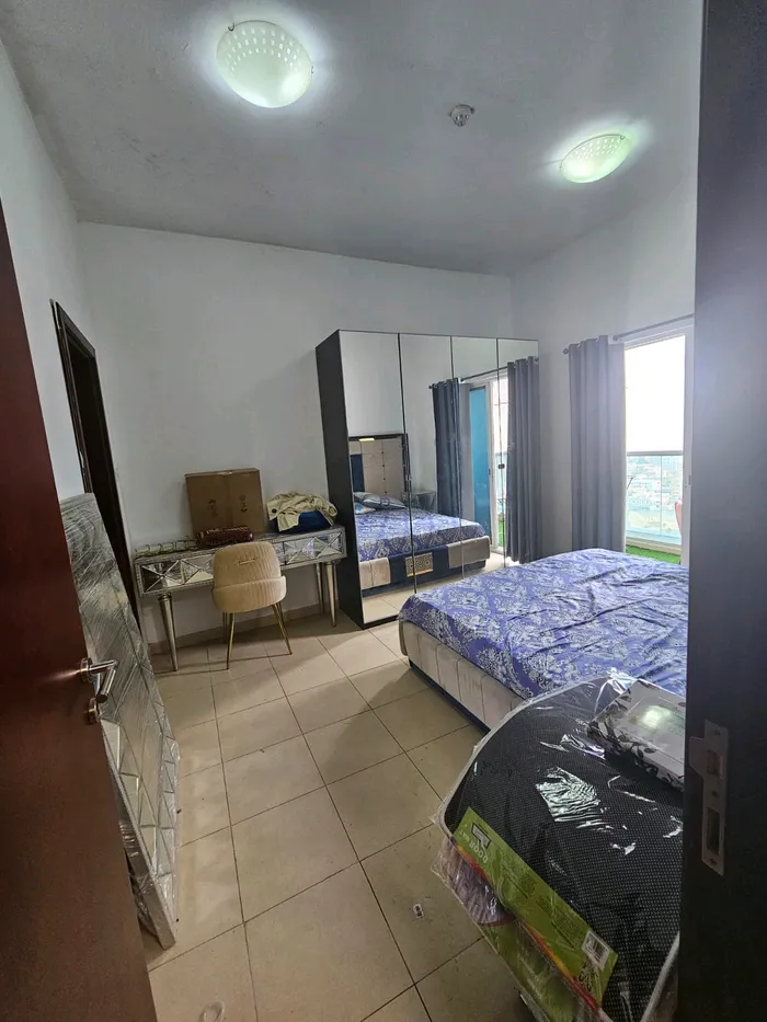 For monthly rent, central air conditioning, prime location, close to all services : Image 1