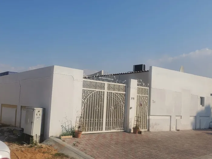 Investment opportunity and excellent income - villa for sale in Ras Al Khaimah, Khuzam income 105 thousand : Image 1