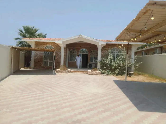 فيلا للإيجار بعجمان منطقه مشيرف مكونه من 3 غرف ومجلس وصاله وحوش مطلوب 60 الف شرط مواطن : Image 1