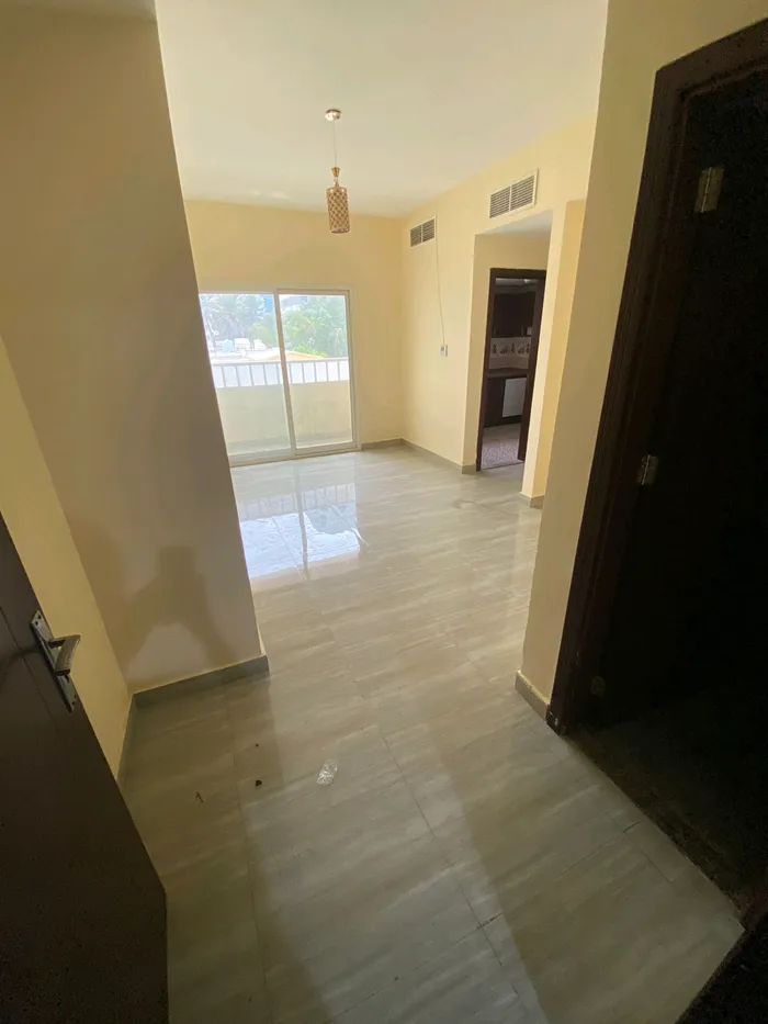 للايجار السنوي شقة غرفه وصاله : Image 1