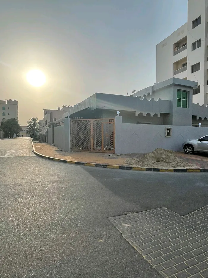 Ground floor villa for rent in Ajman : Image 1