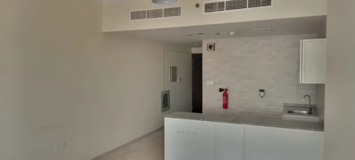 For annual rent, a studio in Nuaimiya, Ajman, next to Al Ain Hotel : Image 1