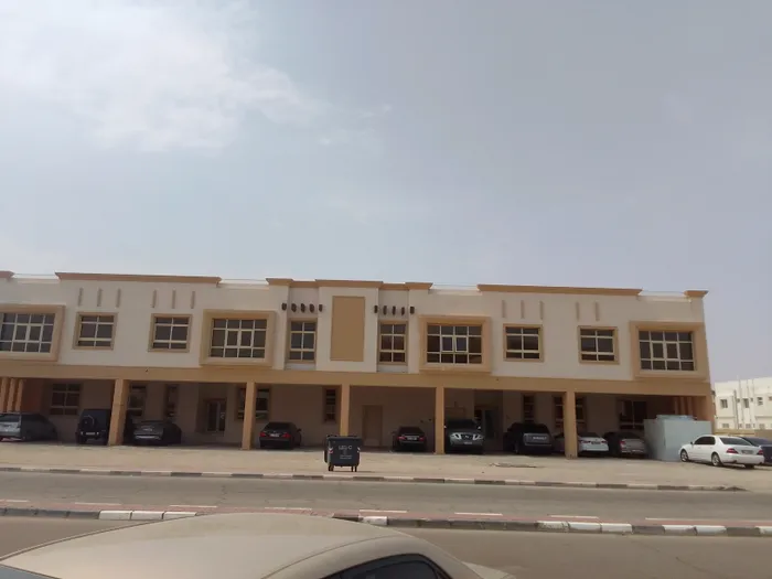 For sale a building in Asharj Al Ain, 14 apartments : Image 1