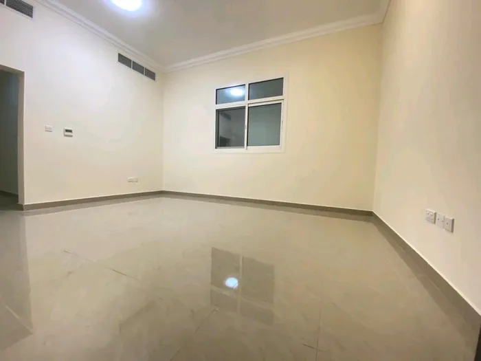 For annual rent, an apartment with 3 bedrooms, a hall, and 3 bathrooms : Image 1