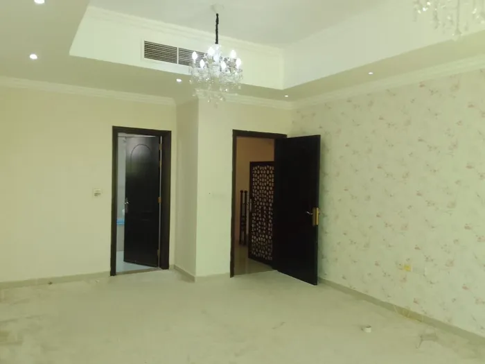 For rent, a villa with 6 rooms, an external kitchen, and a driver’s room, 180 thousand : Image 1