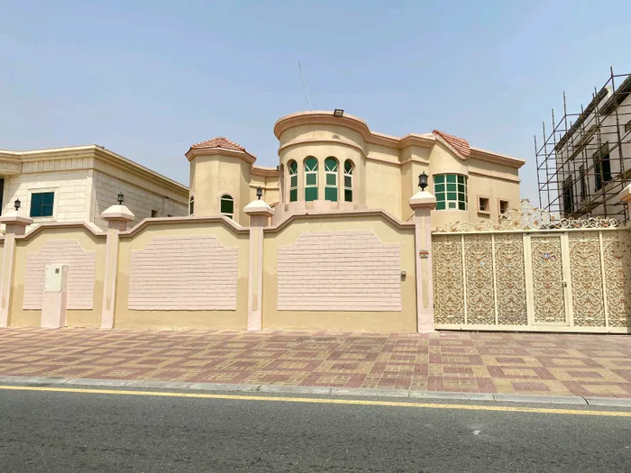 Two storey villa for rent in Ajman, Al Raqayib area
5 rooms, a majlis and a hall 
and maid's room 
With air conditioners
The house is large and has an indoor umbrella 
An area of 10 thousand feet 
Only 85000 two batches are required : Image 1
