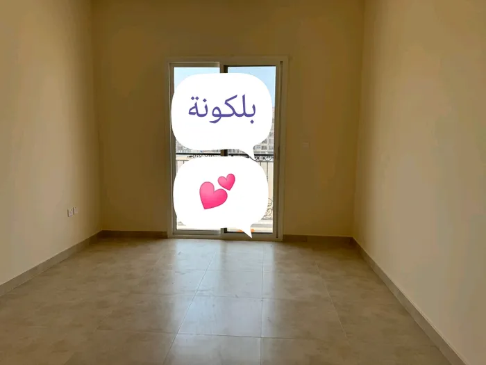 A one-bedroom apartment and a hall for the first inhabitant with a balcony and cupboards in the wall : Image 1