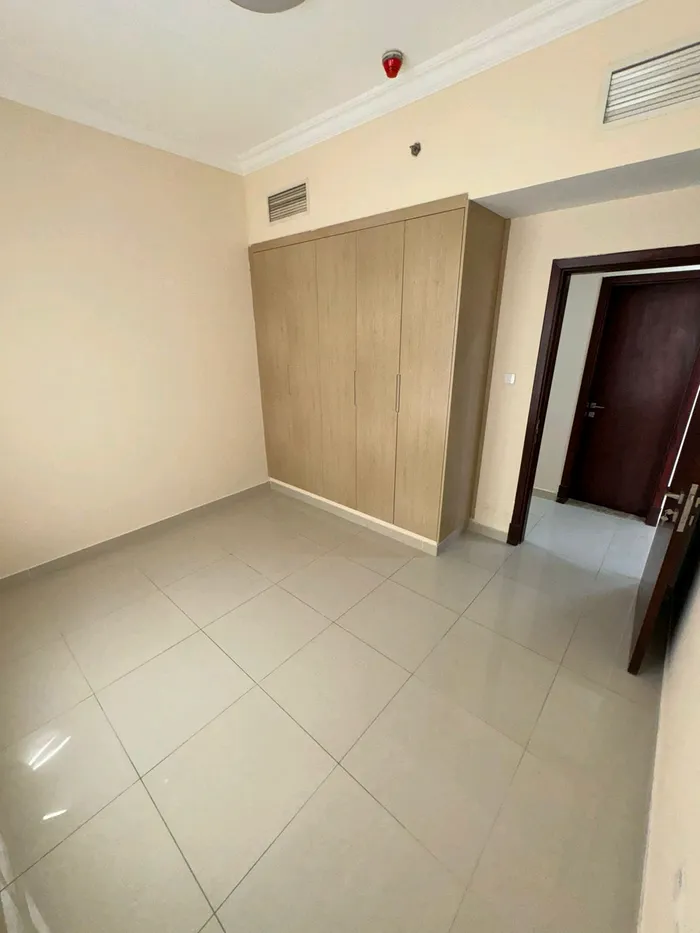 Apartment for annual rent, Al Khayal Building : Image 1