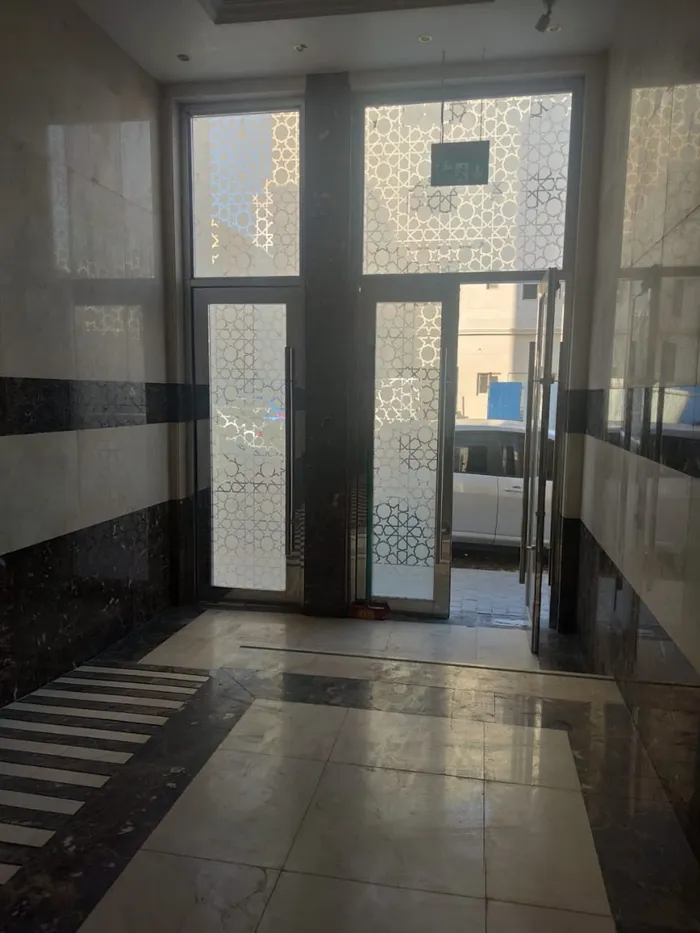 للبيع بناية في منطقة النباعة بإمارة الشارقة تصريح سكني ارضي + 4 طوابق : Image 1