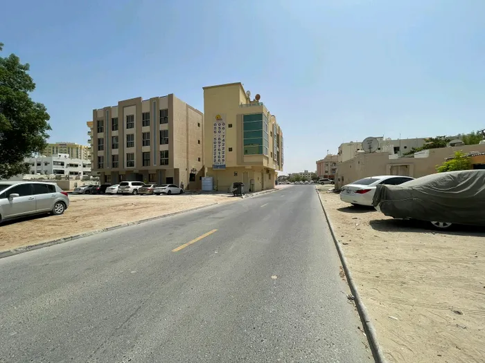 Ground floor+ building is available for sale in Liwara 1.

The land area is 3500 square feet
The building area is 2000 square feet
1500 empty land
A total of 5 apartments
1 bedroom and lounge (5 units)
Rental income - 114600 dirhams per year
good pri : Image 1