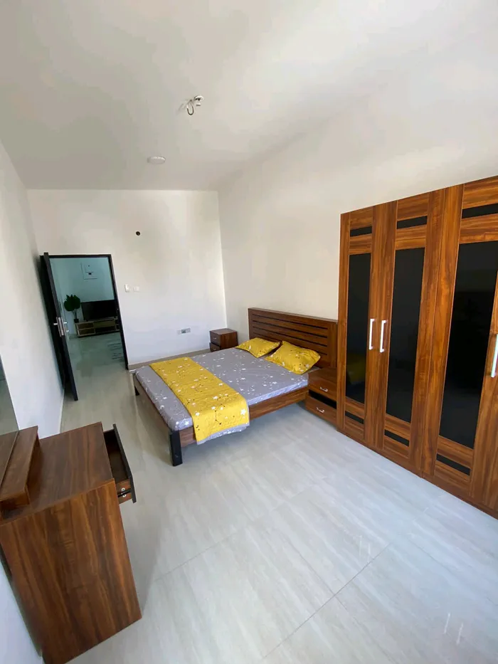 شقه غرفه وصاله مع بلكون وتراث كبير للايجار : Image 1