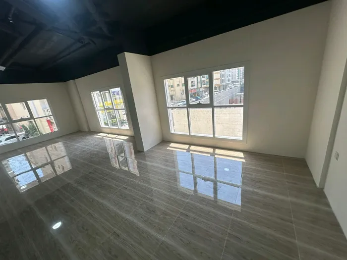 طابق كامل للايجار السنوى لاي نشاط تجاري : Image 1