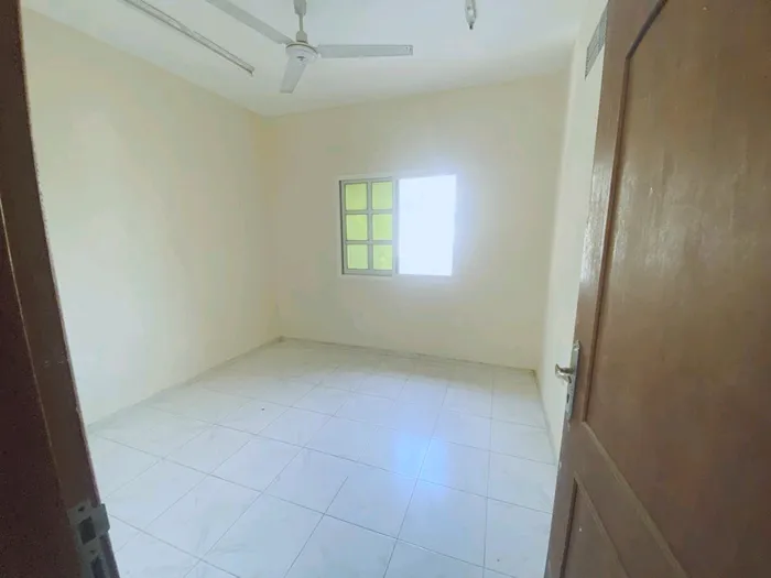 For annual rent, a one-bedroom apartment with a spacious balcony : Image 1