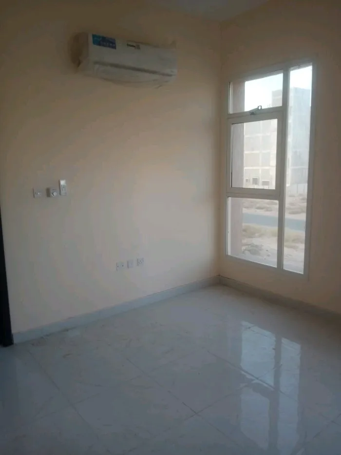 The room and hall of the first resident in a new building in the upper house : Image 1