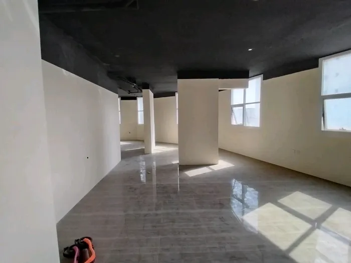 Mezzanine office floor in 47000 in four installments 
Insurance of 5000 checks without a date 
The kindergarten is next : Image 1