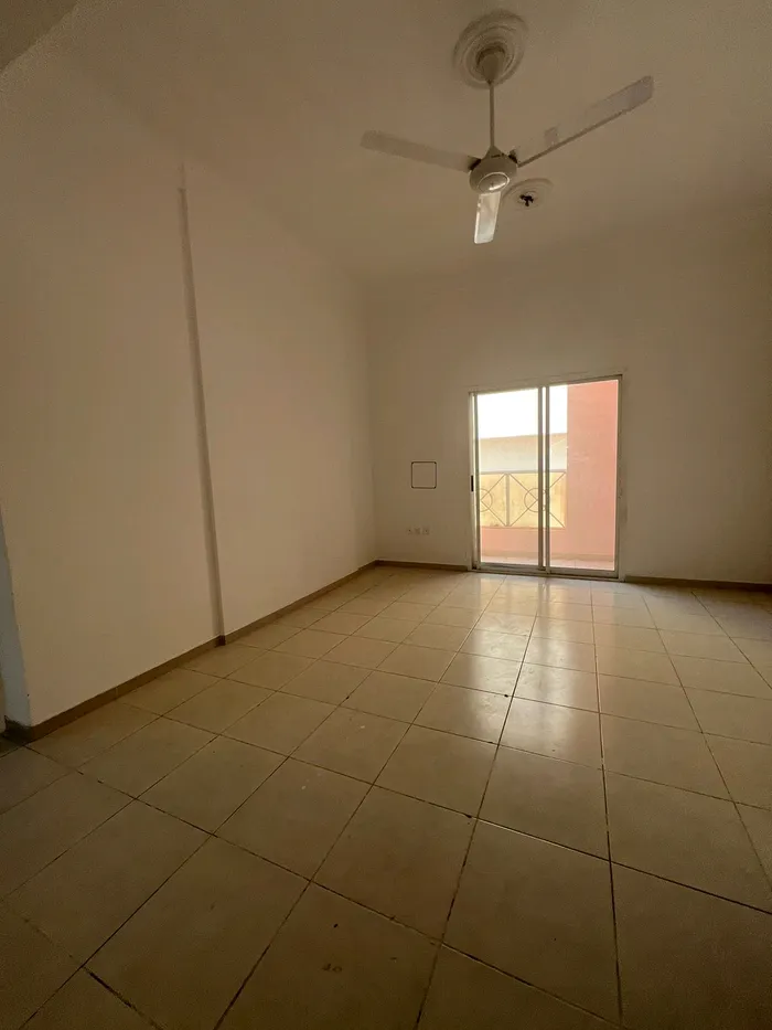 شقه للايجار السنوي بعجمان : Image 1