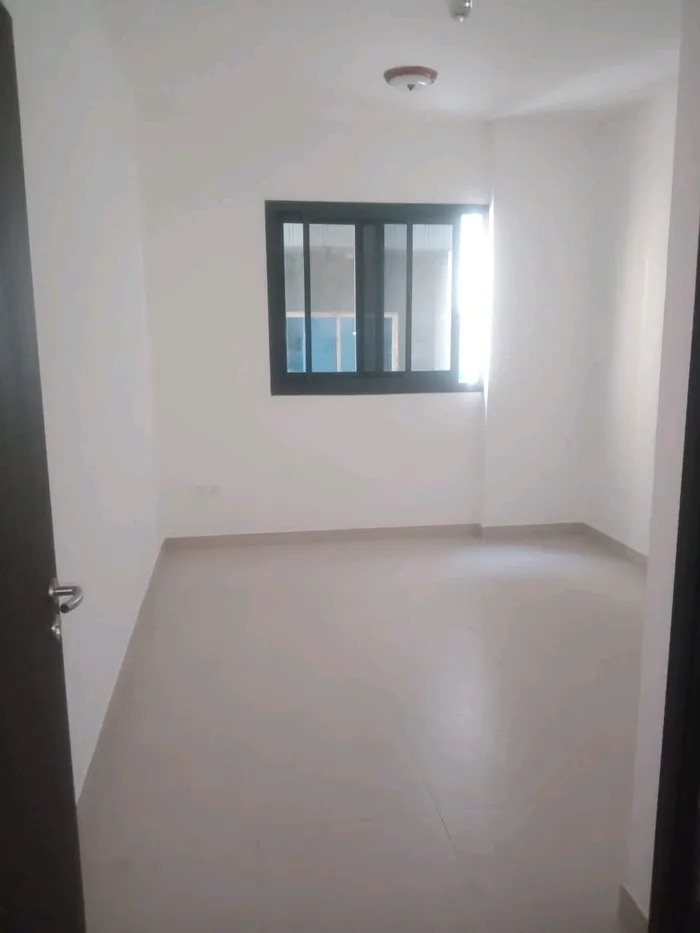 شقة غرفة و صالة مع بلكونة أول ساكن : Image 1