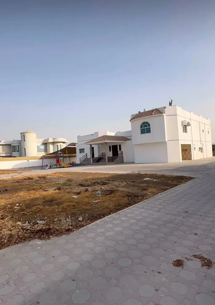 Villa for sale in Sharjah area - opposite Al Zahia City Center : Image 1