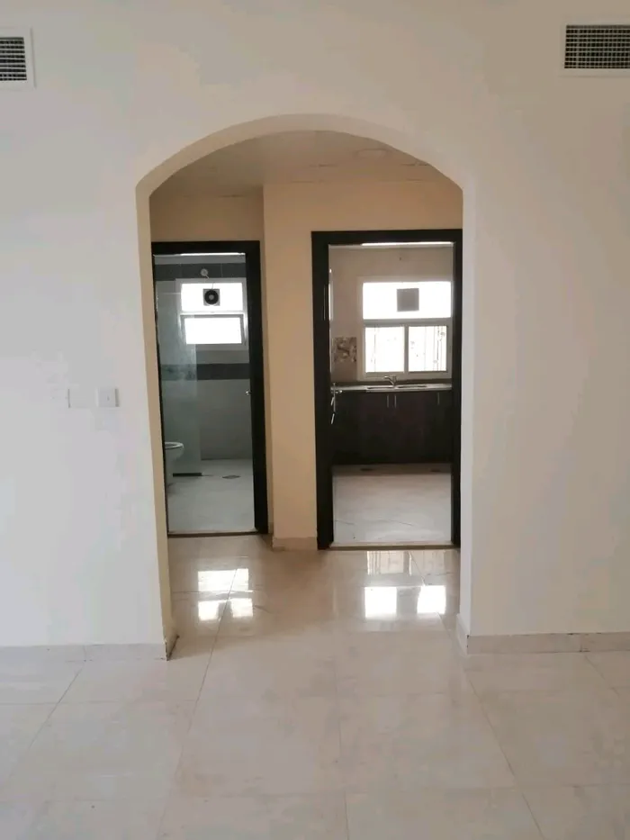 شقه غرفتين وصالة للإيجار السنوي : Image 1