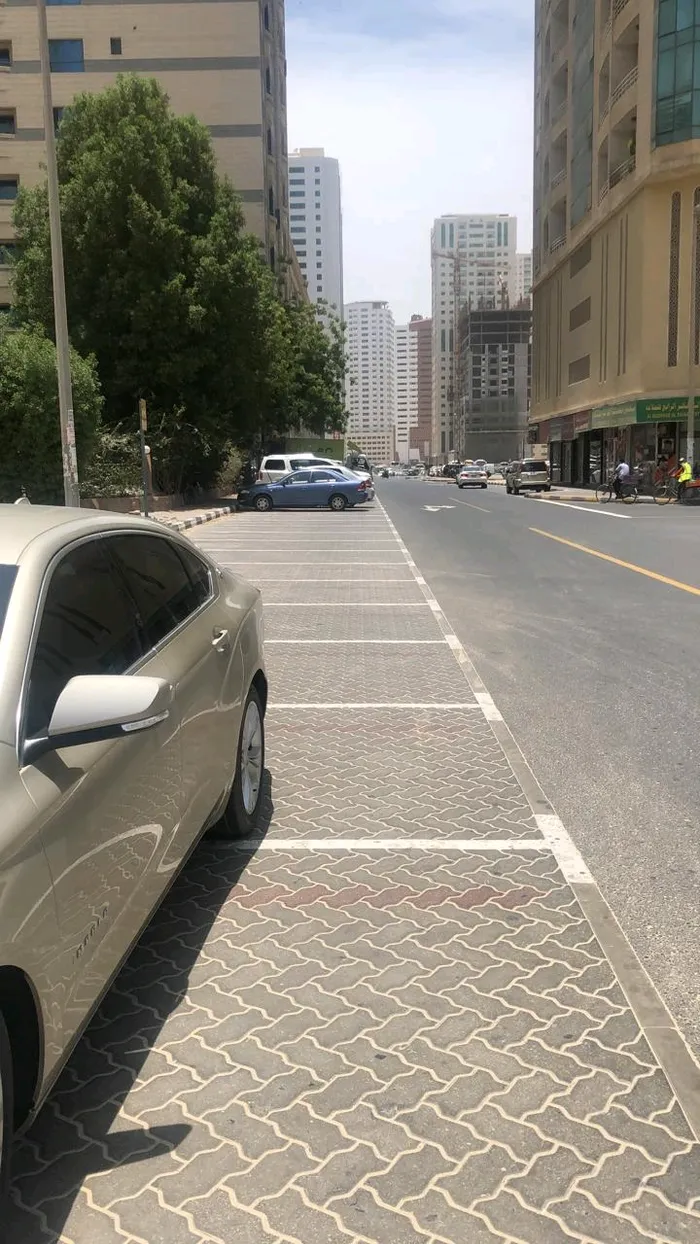 For sale a building in Muwailih : Image 1