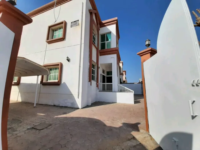 للايجار فيلا خمس غرف وصاله ومجلس المويهات : Image 1