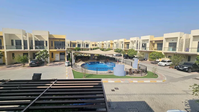 Newly designed townhouse for monthly rent in Dubai South : Image 1