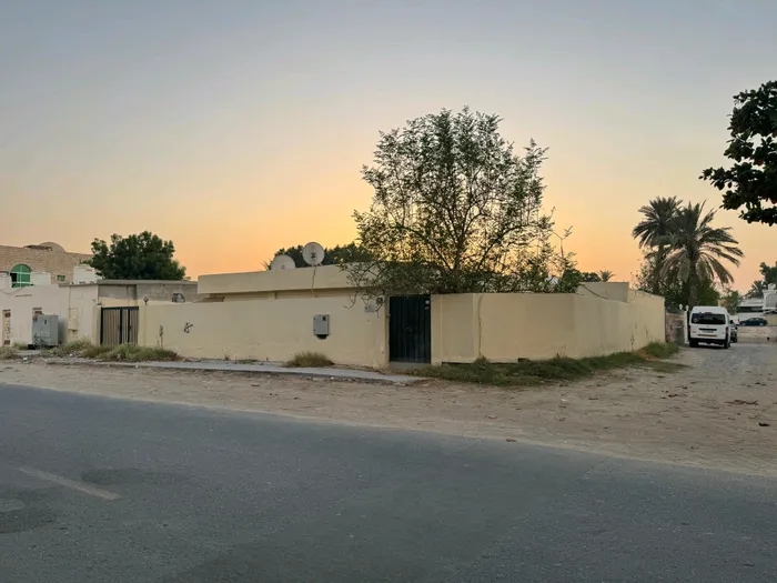 For sale an Arab house in Al-Qadisiya area near the main street next to Salman Al-Farsi School : Image 1