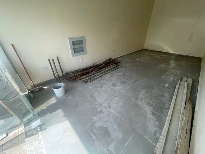 للايجار محلات خلف المرور مساحة كل محل 3 في 7 : Image 1