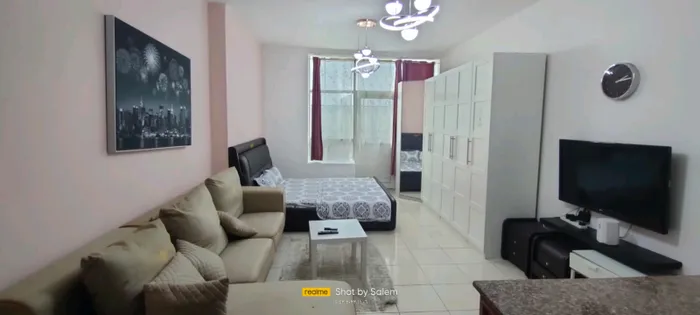 Studio for monthly rent in Orient Towers including everything : Image 1