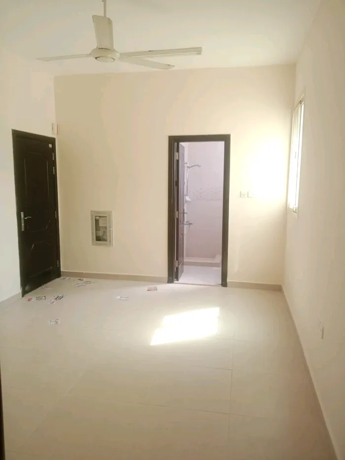 للإيجار شقة غرفة و صالة بدون بلكونة في عجمان منطقة الروضة 3 : Image 1