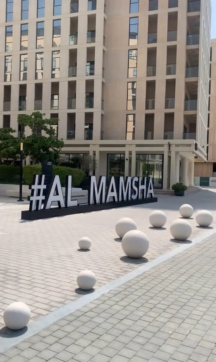 شقة غرفة وصالة للبيع في الشارقة-مشروع الممشي طريق الجامعة قريب من الزاهية ستي سنتر والمدينه الجامعية متوفر موقف للشقة : Image 1