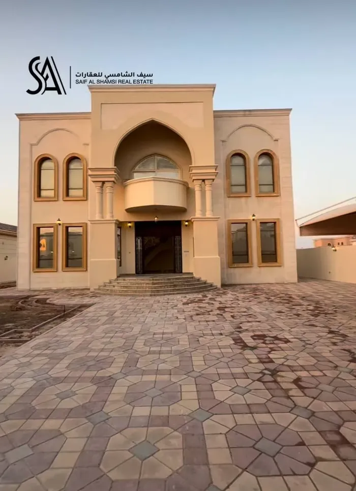 للبيع   فيلا   في    الشارقة   منطقة   الرحمانية   تتكون   من 5   غرف   نوم   ماستر   وصالتين   ومجلس   ومطبخ : Image 1