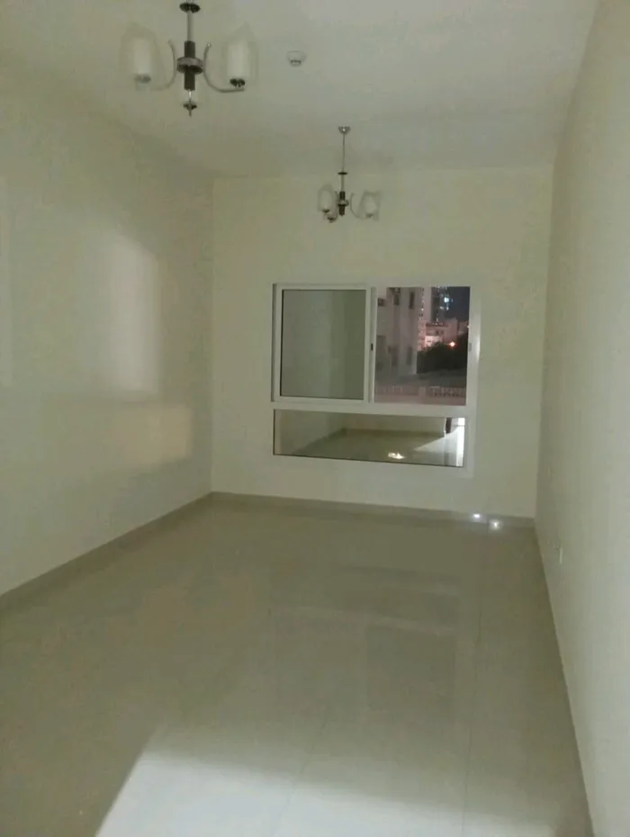 للإيجار شقة غرفة و صالة مع بلكونة أول ساكن في عجمان منطقة النخيل : Image 1