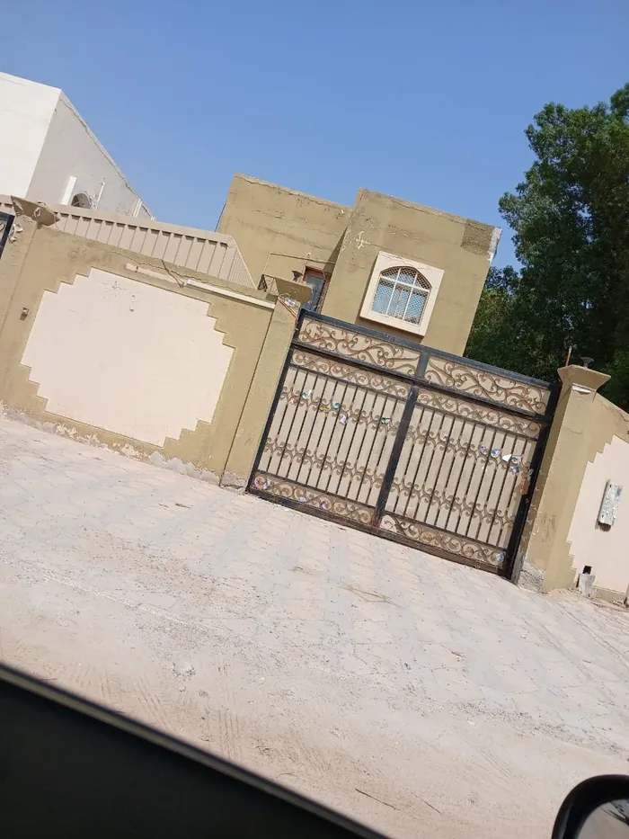 Villa for sale in Al Rawdha, Ajman, corner on two streets, second to the main street, in a great location, with an area of 5300 square feet. It contains 5 master rooms, a hall, a majlis, a laundry room and a working room that is freehold for all nati : Image 1