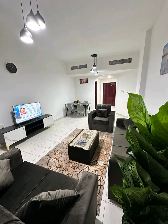 For monthly rent, two rooms and a furnished hall : Image 1