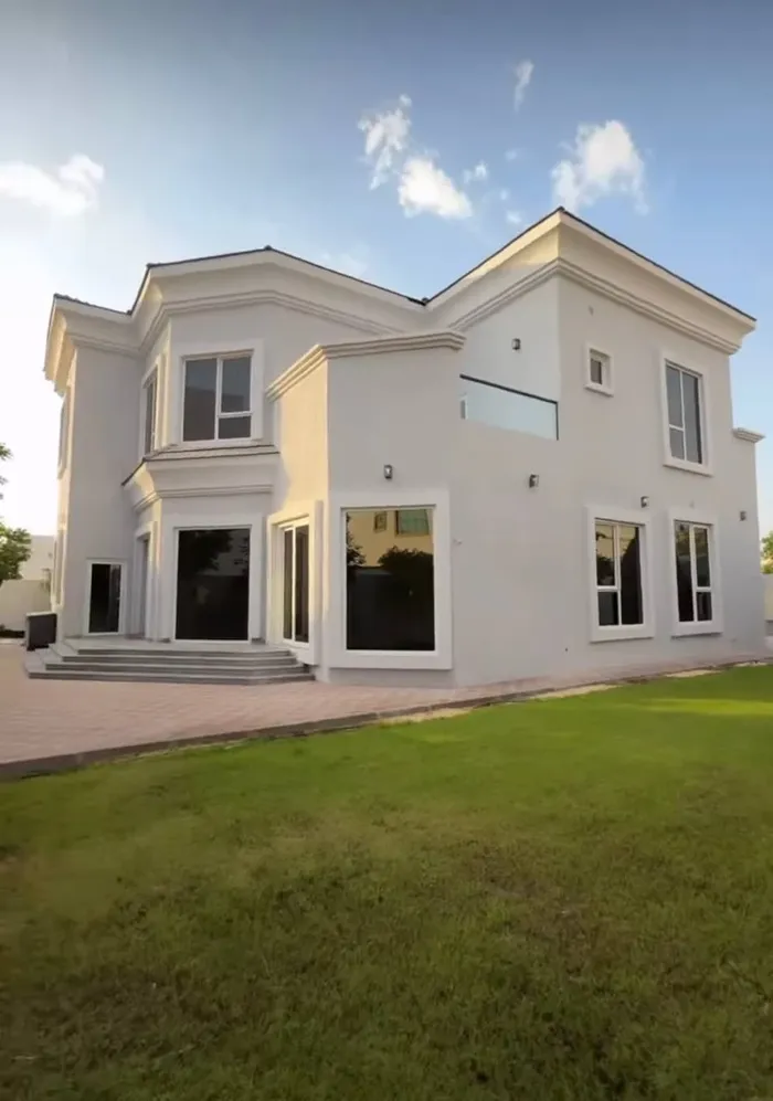 For sale a villa in Sharjah, Al-Hoshi area, consisting of 5 master bedrooms, two halls, an elevator (lift), a kitchen, a maid's room and a dressing room : Image 1