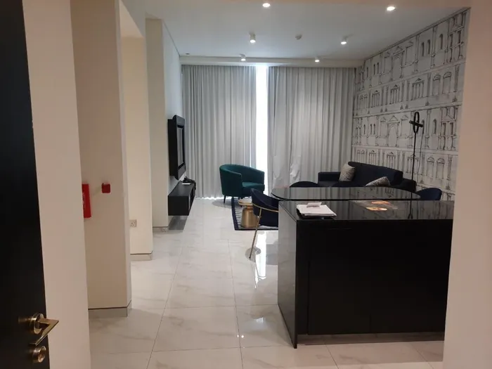 Luxury Furnished | Burj Khalifa Racecourse and Pool View | All Bills Included | Ready to Move : Image 1