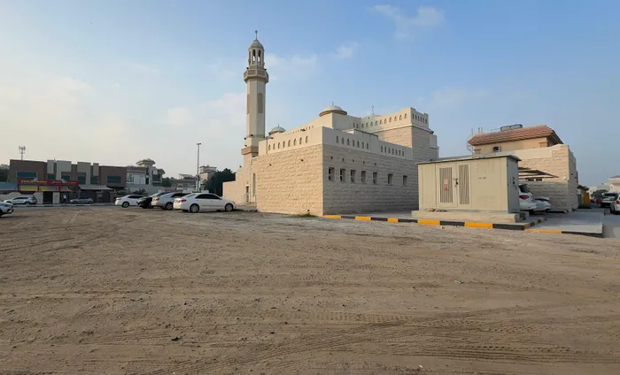 للـبيع ارض سـكني فـي الـشارقة  ضـاحية الـحيرة الـفشت : Image 1