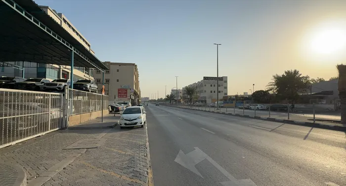 For sale, a surrounded industrial land with an office, canopies, two rooms for workers’ housing, regular water and electricity : Image 1