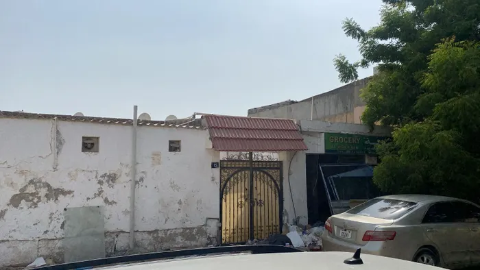 House for sale in Sharjah Al Qadisiya on Yazid bin Abi Sufian Street next to Kuwait Hospital with an area of 2500 square feet. The house is suitable for investment : Image 1