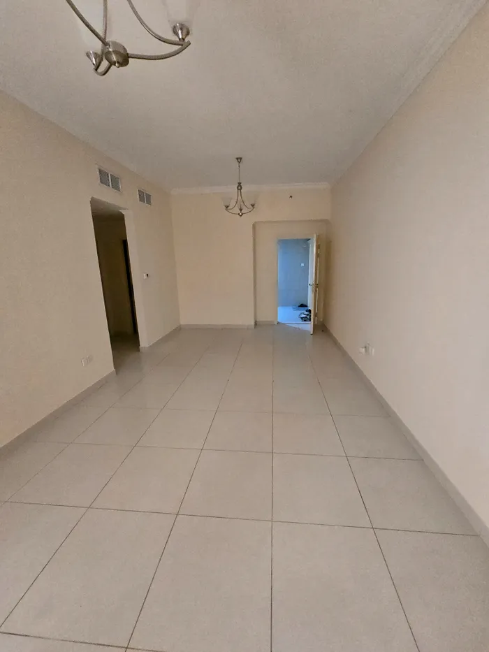 للإيجار السنوي شقة غرفتين وصالة الغرفة ماستر ببلكونة في عجمان منطقة النعيمية 1 : Image 1