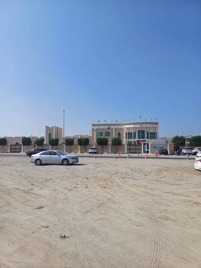 ارض مدرسه للاستثمار في الشارقة منطقة العزرة : Image 1