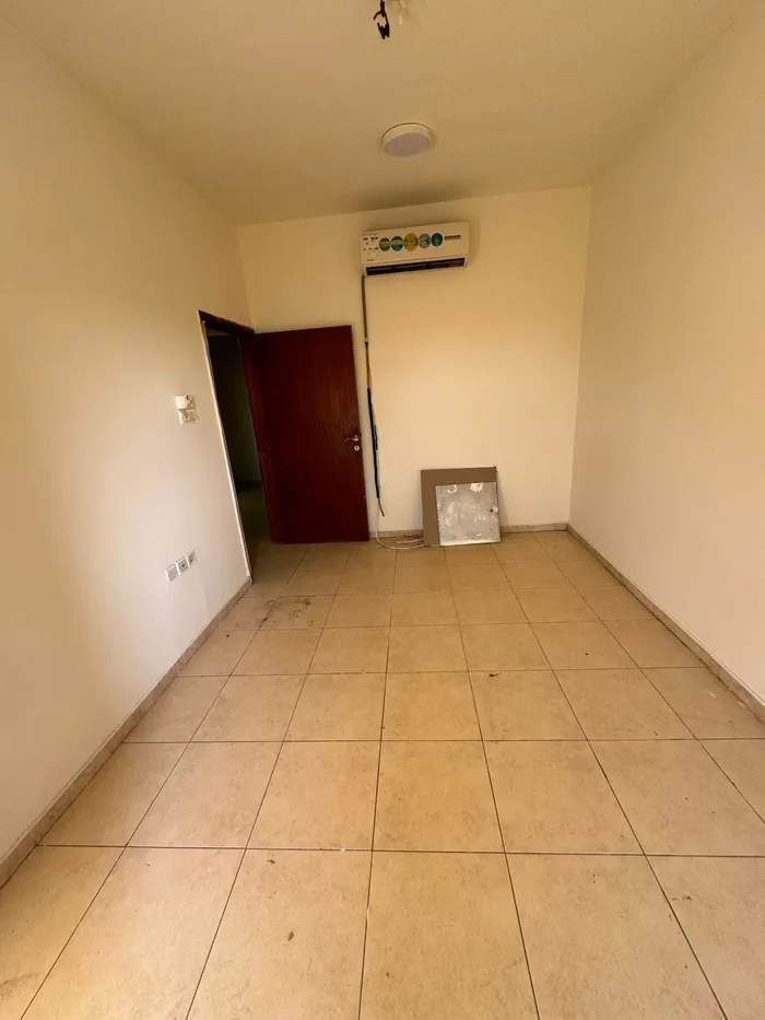 A room and a hall for annual rent on Ajman Corniche 24000 : Image 1