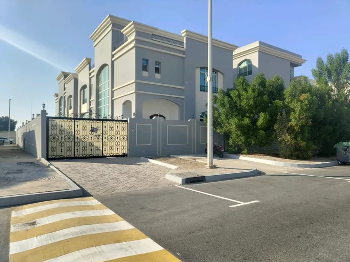 Residential villa for annual rent, Dhafir Street : Image 1