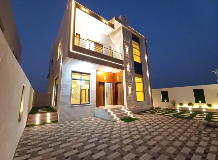 فيلا للبيع مودرن في عجمان - تشطيب شخصي - شامل رسوم التسجيل والتملك موقع مميز جدا- تملك حر للتواصل محمد 0586501336 : Image 1