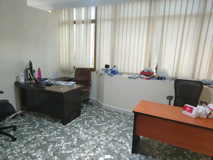 Office for rent consisting of 3 rooms, 2 bathrooms and a kitchen in Ajmal Perfumes Building, Electra Street : Image 1