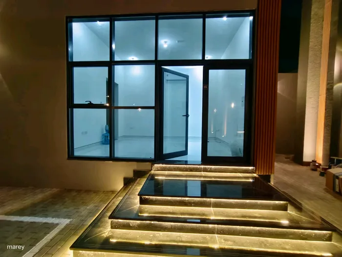 For annual rent, a two-bedroom apartment with a hall : Image 1