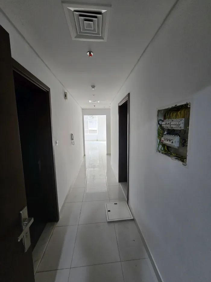 للإيجار السنوي شقة غرفة و صالة ببلكونة المساحة واسعة جداً قريبة من كل الخدمات في عجمان منطقة النعيمية قريب من جراند مول : Image 1